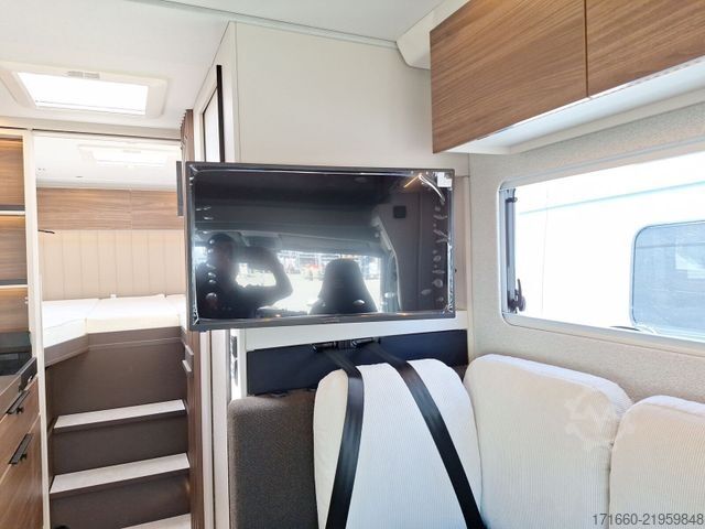 Teilintegriertes Wohnmobil BÜRSTNER Signature SFT 7.1 ** Automatik **