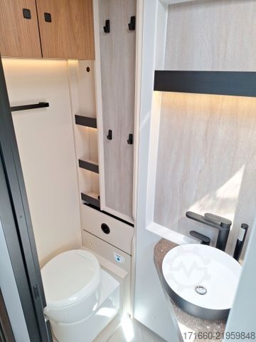 Teilintegriertes Wohnmobil BÜRSTNER Signature SFT 7.1 ** Automatik **