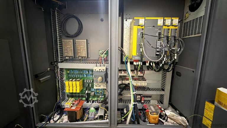 Vertikales Bearbeitungszentrum YCM MV106A