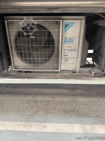 Renault Midlum 220 MEDICAL TRUCK / MEDICAL LORRY / MEDICAL VEHICLE Renault Midlum 220 MEDISCHE VRACHTWAGEN /CAMION MEDICAL...