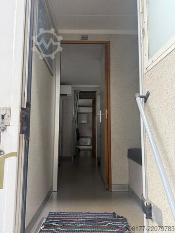 Renault Midlum 220 MEDICAL TRUCK / MEDICAL LORRY / MEDICAL VEHICLE Renault Midlum 220 MEDISCHE VRACHTWAGEN /CAMION MEDICAL...