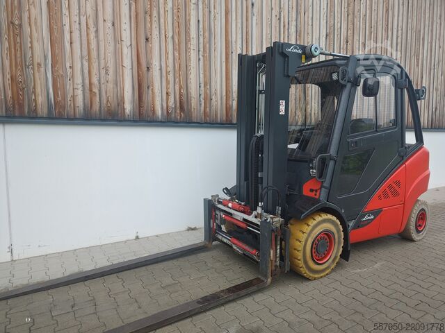 Forklift Linde H 25/600 Diesel Triplex Zinkenversteller
