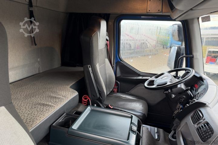 Flatbed truck with tarp Renault D Wide 18.320 4x2 Plane/HB  / Swiss-Vehicle