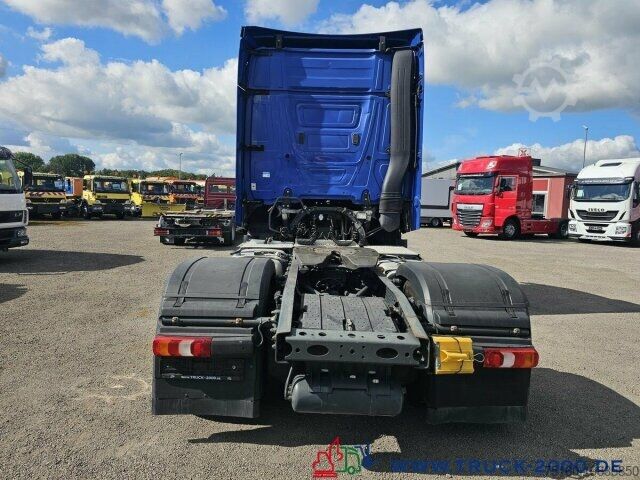 Standard SZM Mercedes-Benz Actros 1843 4x2 Mega Space 2 Betten Kühlschrank