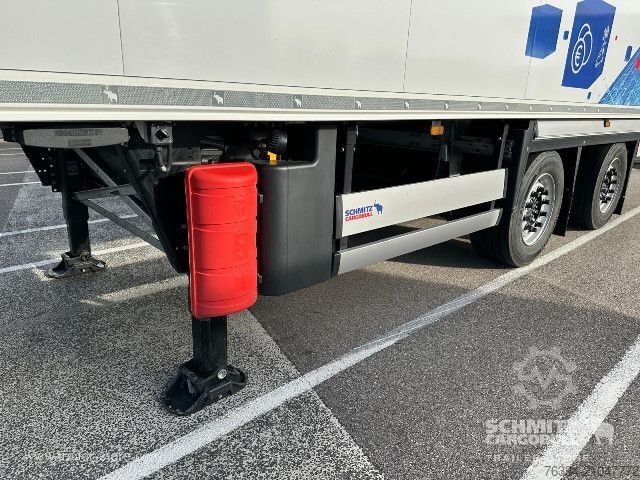 Reefer semitrailer Schmitz Cargobull Semitrailer Reefer Standard Porte relevante Hayon