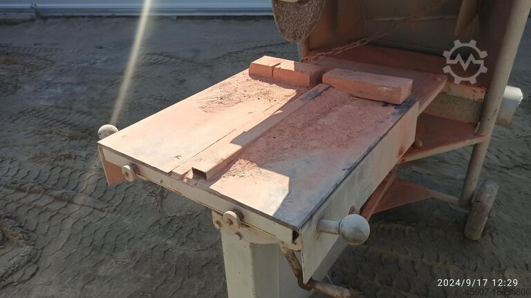 Portable circular saw for cutting bricks piła do ciecia cegły tarczowa przejezdna piła do ciecia cegły tarczowa przejezdna