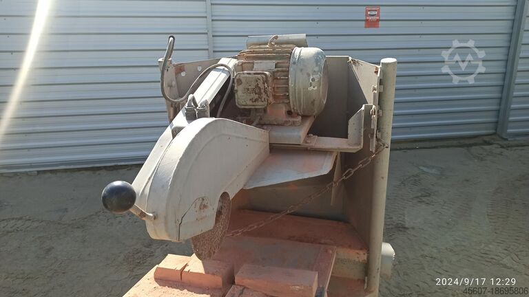 Portable circular saw for cutting bricks piła do ciecia cegły tarczowa przejezdna piła do ciecia cegły tarczowa przejezdna
