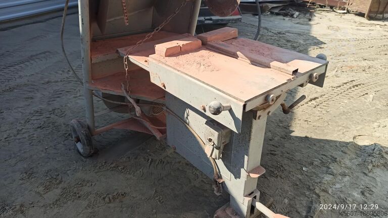 Portable circular saw for cutting bricks piła do ciecia cegły tarczowa przejezdna piła do ciecia cegły tarczowa przejezdna