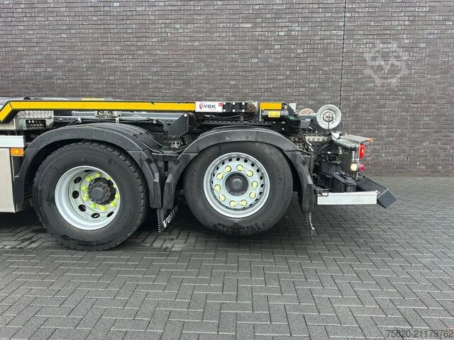 Hook arm system Volvo FM 430 6X2 +  SCHADE/DAMAGE/UNFALL/HAAKARMSYSTE...