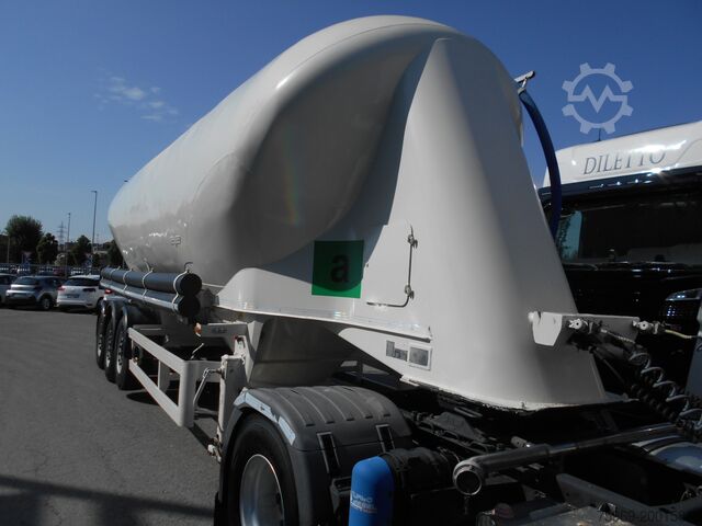 Volumetric road tractor SCANIA R450
