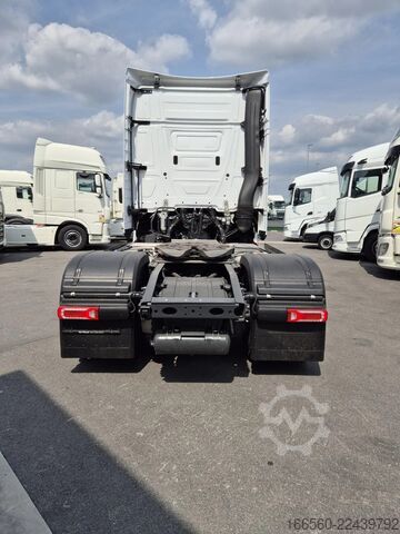 Standard-Traktor Mercedes-Benz Actros 1945 LS
