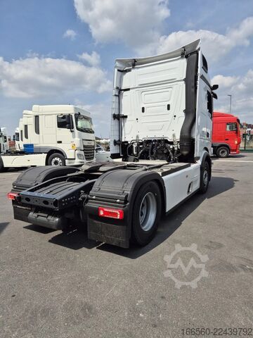 Standard-Traktor Mercedes-Benz Actros 1945 LS