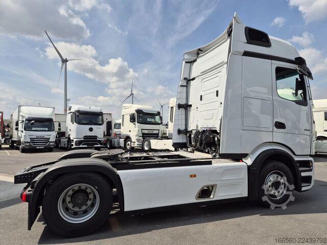 Standard-Traktor Mercedes-Benz Actros 1945 LS
