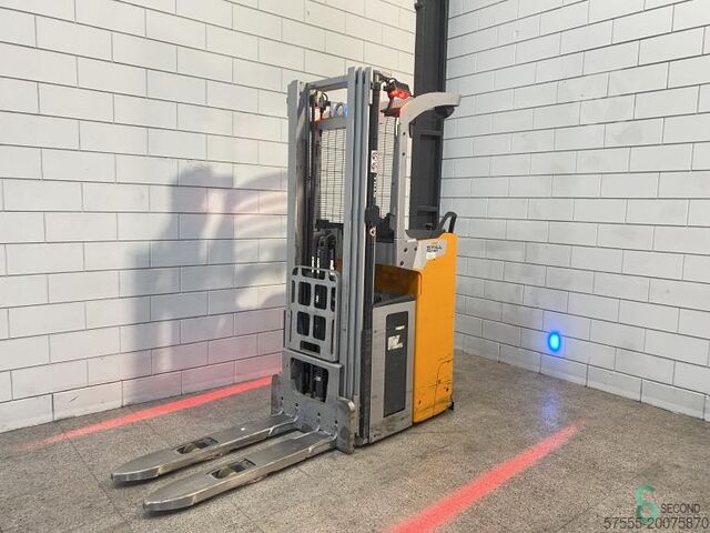 Stacker Still FXV16N