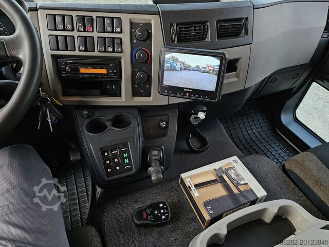 Truck with box body Volvo FL280 18 Tons Full side Opening Hebebühn