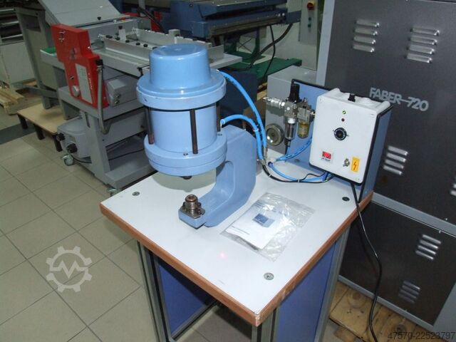 Eyeletting machine Eyeletting machine for advertising banners