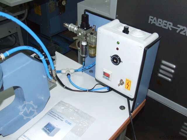 Eyeletting machine Eyeletting machine for advertising banners