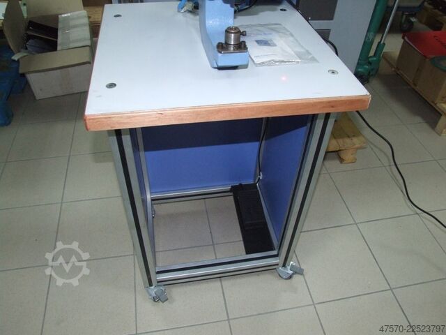 Eyeletting machine Eyeletting machine for advertising banners