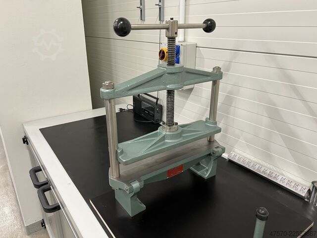Bookbinding press for backing Curt Beier B500 bookbinding press for backing