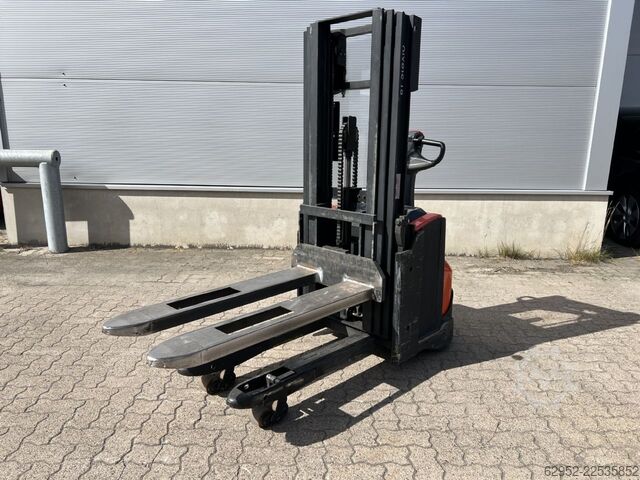 High Lift stacker Toyota SWE 120 L