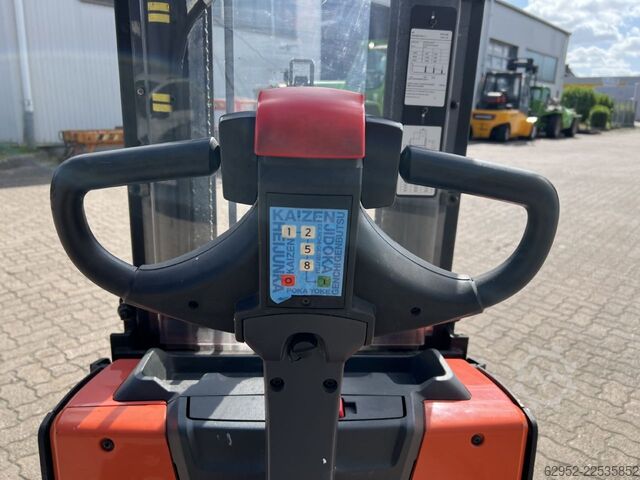 High Lift stacker Toyota SWE 120 L