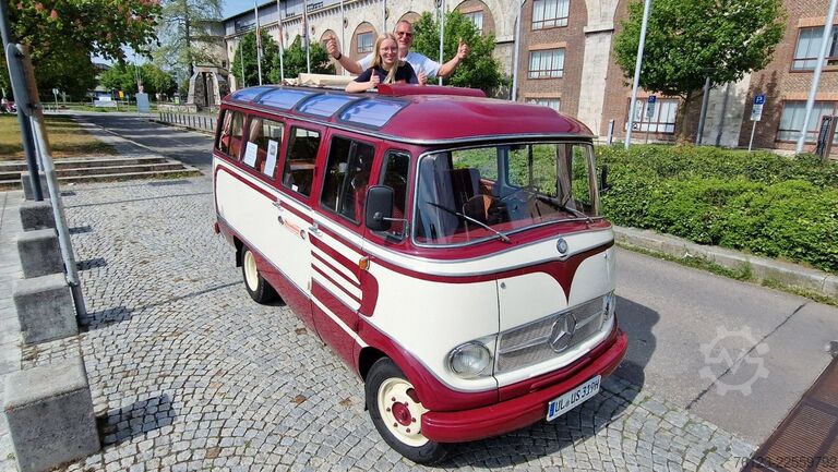 Kleinbus MERCEDES-BENZ Vorgänger Sprinter O 319 Samba mit Faltdach AC