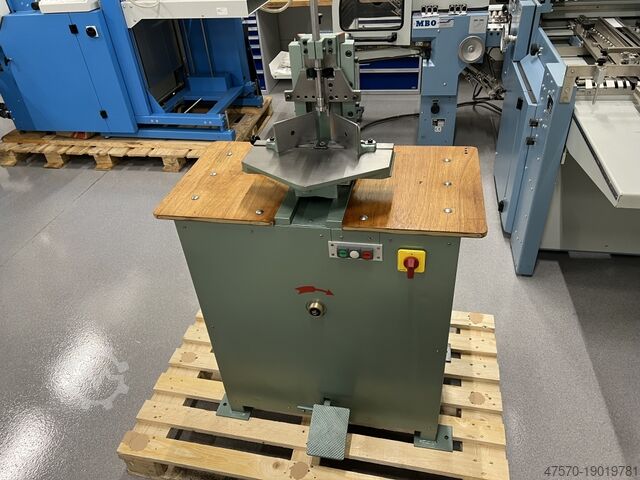 Automatischer Eckenschneider Beier UER M