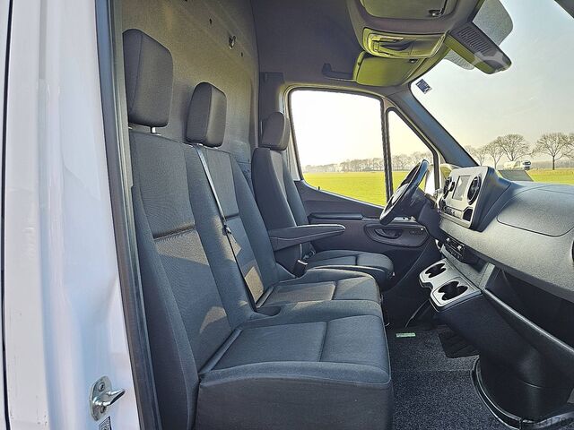 High-roof van MERCEDES-BENZ SPRINTER 315 L2H2 Mbux Automaat!