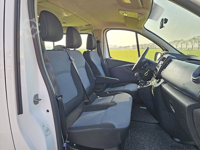 Passenger transportation OPEL VIVARO 1.6 L1 Combi 9p Airco