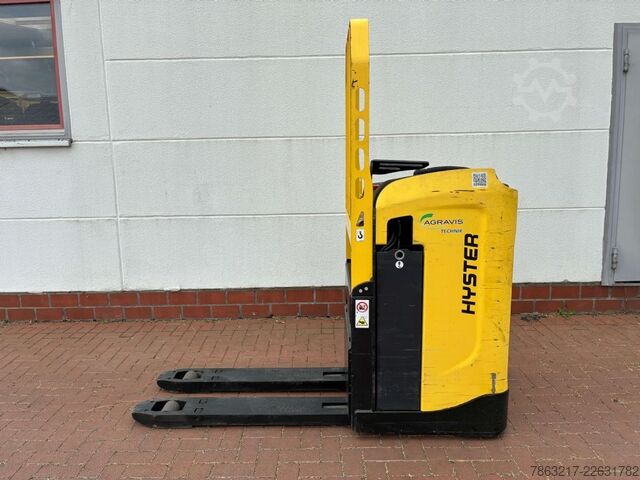 Stacker sit on Hyster RP 2.0N