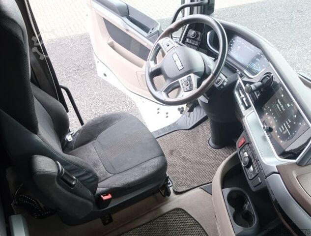 Standard tractor unit DAF XG+ 530 FT VExec Standklima Intarder Navigation