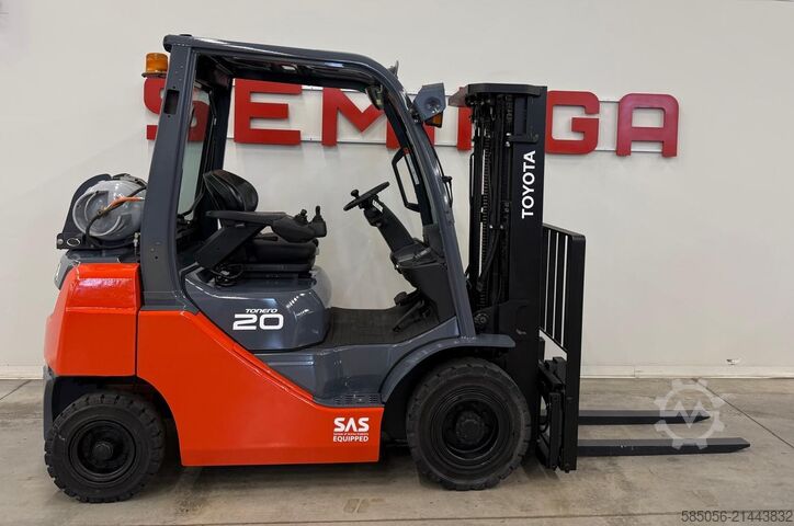 Forklift Toyota 11027 - 06-8FG20F