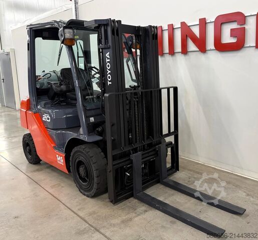 Forklift Toyota 11027 - 06-8FG20F