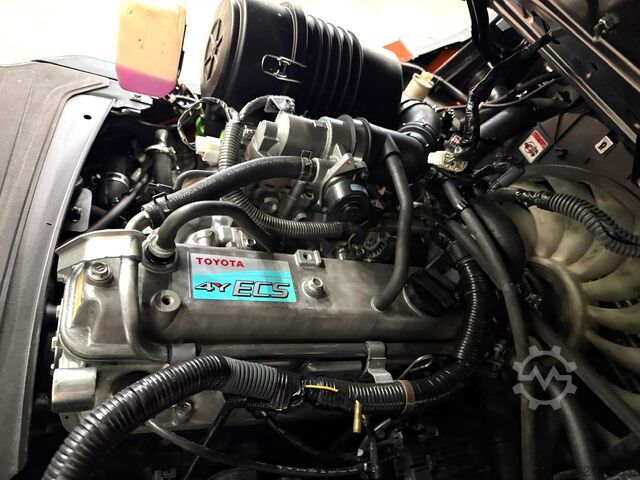 Forklift Toyota 11027 - 06-8FG20F