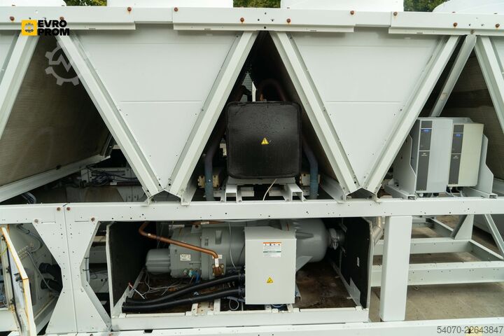 Chiller Used Industrial Chiller CARRIER - 890 kW | With warranty