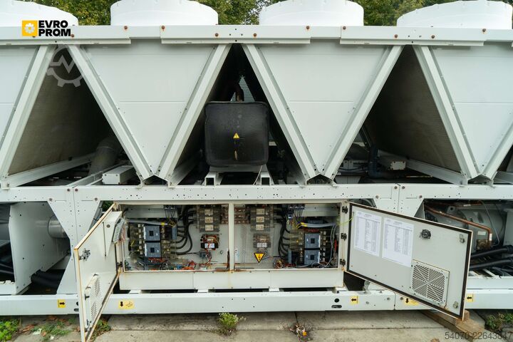 Chiller Used Industrial Chiller CARRIER - 890 kW | With warranty