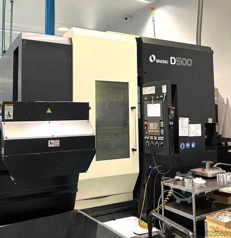 Vertical machining center MAKINO D500