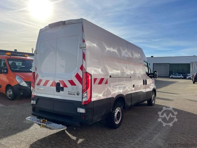 Box van Iveco Daily 35S14 Werkstattwagen Kastenwagen