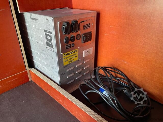 Box van Iveco Daily 35S14 Werkstattwagen Kastenwagen