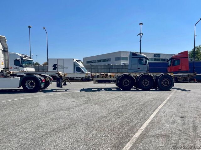 Containertransport Fruehauf 3 Axles 1x45ft, 1x30ft, 1x40ft, 2x20ft  extanda...