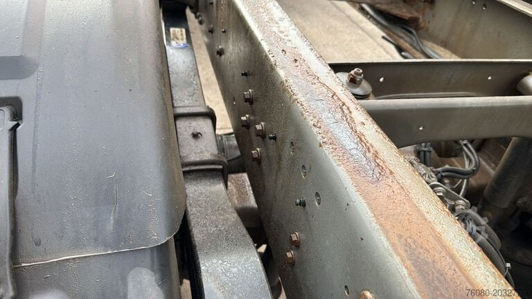 Chassis cab Volvo FL 220 (FULL STEEL SUSP. / 10 BOLTS / 18 TONS /...