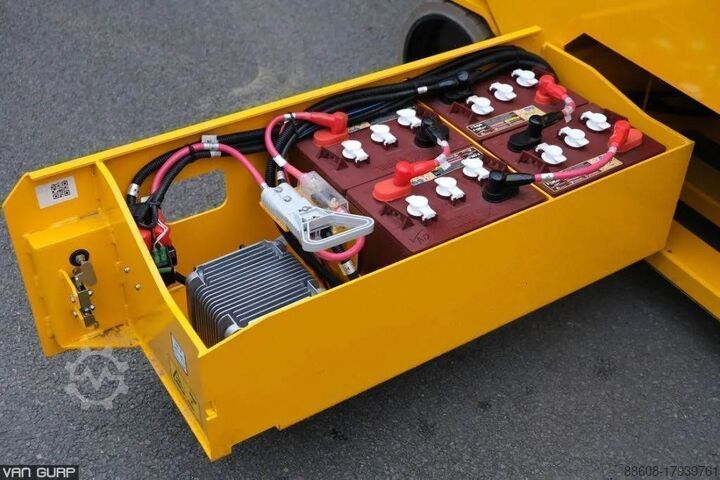 Scissor lift JCB S2046E