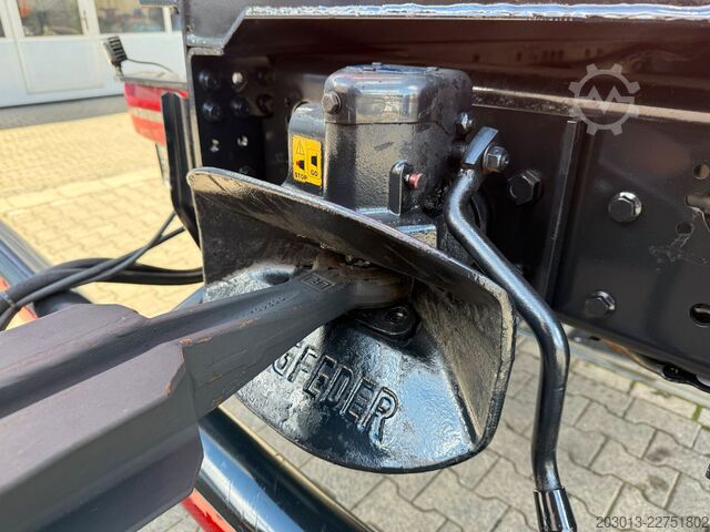 Flatbed truck MAN TGX 26.470 Euro 6 Abrollkipper mit Ladekran