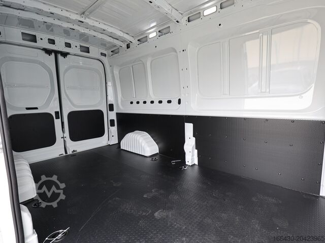 High top van Maxus DELIVER 9