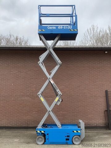 Gebrauchte Scherenarbeitsbühne Genie GS1532 (neue Batterien) GENIE GS1532