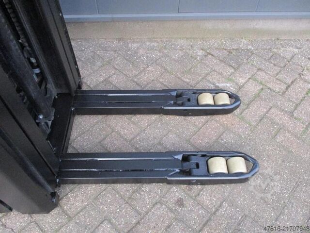 High lifting pallet truck TOYOTA SWE160L