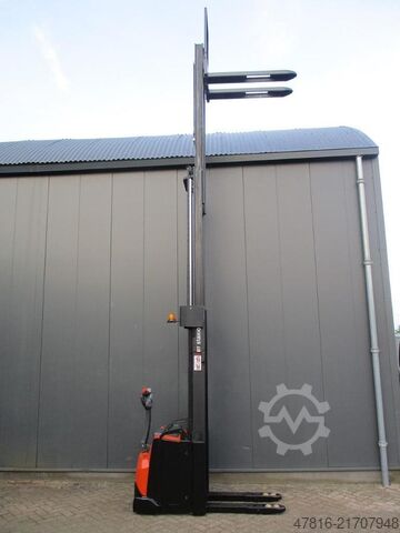 High lifting pallet truck TOYOTA SWE160L