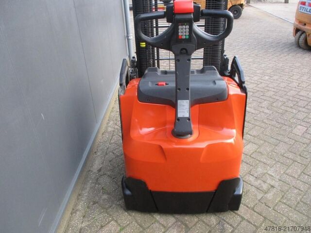 High lifting pallet truck TOYOTA SWE160L