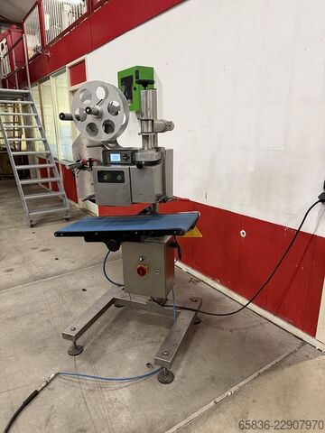 Van Oers LPX 400 Blow-Etikettierer mit Druck- und Spendeeinheit sowie Förderband Van Oers United LPX 400 blow