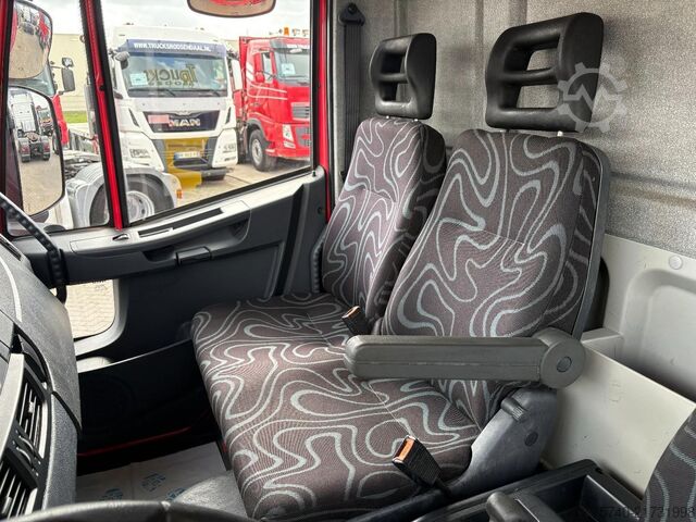 Curtain sided Iveco EUROCARGO 90E18 + EURO 5 + LOW KM + 3 STOELEN